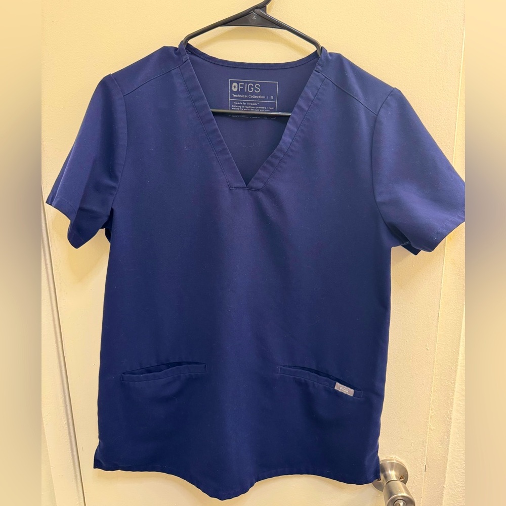 FIGS Casma Three-Pocket Scrub Top - Navy Blue Small